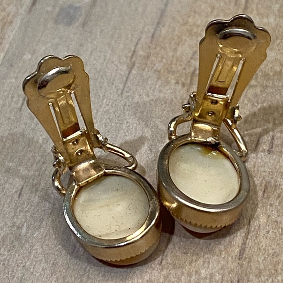 Vintage Baroque cameo Victorian Style Gold Tone Earrings - Picture 14 of 14